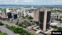 ARCHIVO - Una vista aérea con un dron muestra el edificio de la sede del Banco Central en Brasilia, Brasil, el 26 de diciembre de 2024.