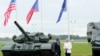Після зустрічі з міністеркою оборони Чехії Яною Черноховою держсекретар США Ентоні Блінкен вказав, що Чехія надає Україні зброю, бере участь в навчанні українських військових, координації поставок снарядів, а також допомозі українським біженцям
