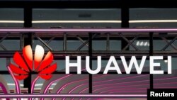 Санкції зашкодять провідному китайському виробнику чипів Huawei налагодити масове виробництво складних сучасних чипів, кажуть аналітики