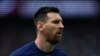 Lionel Messi del PSG reacciona durante el partido de fútbol de la Liga Uno de Francia entre Paris Saint-Germain y Lorient, en el estadio Parque de los Príncipes de París, el 30 de abril de 2023.