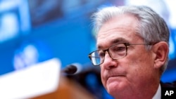 រូបឯកសារ៖ លោក Jerome Powell ប្រធាន​ធនាគារ​កណ្តាល​សហ​រដ្ឋ​អាមេរិក​ផ្តល់​សក្ខីកម្ម​នៅ​វិមាន​រដ្ឋសភា​អាមេរិក​ក្នុងរដ្ឋធានី​វ៉ាស៊ីនតោន​កាលពីថ្ងៃ​ទី៣០ ខែកញ្ញា ឆ្នាំ២០២១។ (AP)