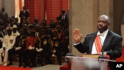 Le président du Gabon Ali Bongo Ondimba prête serment à Libreville, le 27 septembre 2016.