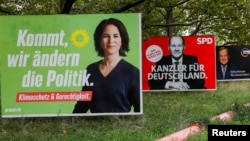 Predizborni bilbordi sa troje glavnih kandidata za novog kancelara Njemačke - Annalena Baerbock, Olaf Scholz i Armin Laschet.