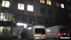 Des ambulances à l'hôpital de Sebastopol, en Crimée, le 22 novembre 2015. (REUTERS/Reuters TV)