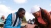 Une femme attend de pouvoir voter lors de la présidentielle du Malawi à Thyolo, au Malawi, le 23 juin 2020. (Photo: REUTERS/Ernest Mwale )
