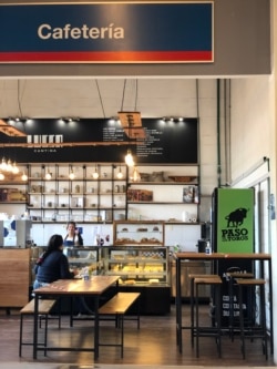Una cafetería en Montevideo, Uruguay, como otros negocios, ha reabierto tras el cierre por la pandemia.