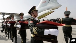 Les restes de 68 soldats chinois tués pendant la Guerre de Corée ont été transférés, pour la première fois, le 20 mars 2015 