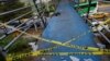 Un puente peatonal permanece dañado después de la detonación de explosivos, tras la desaparición de José Adolfo Macías, alias 'Fito', líder del grupo criminal Los Choneros, en Quito, Ecuador, el 9 de enero de 2024.