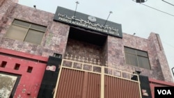 د پښتو اکادمي کوټې بنسټ د ١٩٧١ کال اکتوبر په مياشت کې کېښودل شوی وو چې لومړی مشر يې نامتو ليکوال او د "هېواد" ورځپاڼې بنسټګر سلطان محمد صابر وو.(عکس ارشیف).