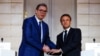 Makron sa Vučićem u Parizu: Francuska će učiniti sve da Srbija i Kosovo ispune preuzete obaveze