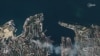 Imágenes de satélite muestran humo saliendo de la sede de la Armada Rusa después de un ataque ucraniano.
