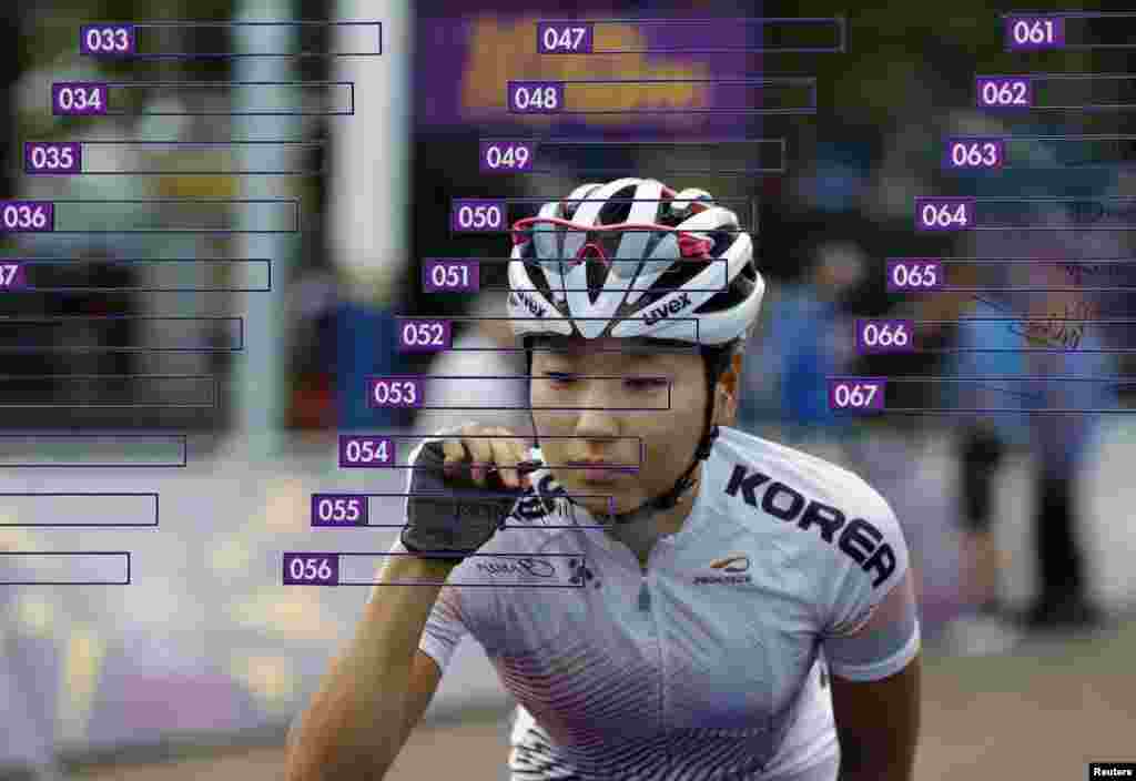 South Korea's Na Ah-reum signs in for the women's cycling road race final at the London 2012 Olympic Games July 29, 2012.