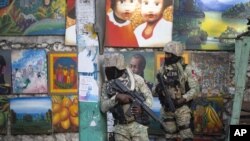 Sejumlah tentara berpatroli di Petion Ville, kawasan di mana Presiden Haiti Jovenel Moise tinggal, di Port-au-Prince, Haiti, Rabu, 7 Juli 2021.