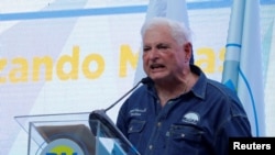 ARCHIVO - El expresidente de Panamá, Ricardo Martinelli, habla durante el evento de inicio de su campaña presidencial de 2024, en Ciudad de Panamá, el 3 de febrero de 2024.