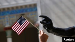 El Servicio de Ciudadanía e Inmigración de Estados Unidos ha hecho modificaciones a sus requisitos tras un año de restricciones por la pandemia de COVID-19 desde marzo de 2020.