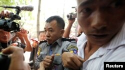 ဒုရဲမှူး မိုးရန်နိုင် အားရုံးထုတ်လာစဉ် (ဧပြီ ၂၀၊ ၂၀၁၈)