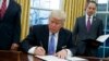 Trump veut se battre après le maintien de la suspension de son décret sur l'immigration 