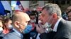 Ministar zdravlja Zlatibor Lončar i lider Dveri Boško Obradović ispred Skupštine Srbije (izvor: Twitter profil Boška Obradovića)