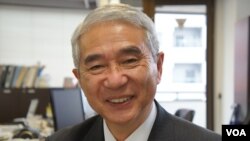 전국탈북민인권연대가 청와대 앞 분수광장에서 탈북 여종업원 북송반대 기자회견을 열고 있다. 앞서 유엔 북한인권 특별보고관의 방한 이후 북한 식당 종업원 사건의 진상 규명을 요구하는 목소리가 높아가고 있는 가운데, 불필요한 논란이라는 주장도 제기되고 있다.