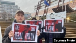 Strasburqda İqbal Əbilova dəstək piketi keçirilib