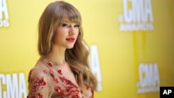 Taylor Swift arrives at the 46th Annual Country Music Awards at the Bridgestone Arena on Thursday, Nov. 1, 2012, in Nashville, Tennessee.