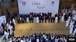 Para delegasi negara-negara Kelompok Kontak Libya dalam pertemuan sebelumnya di Abu Dhabi, Uni Emirat Arab (9/6).