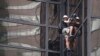 Presentan cargos hombre que escaló Torre Trump