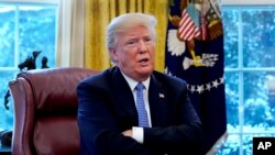 Presiden AS Donald Trump saat diwawancarai oleh Reuters di Gedung Putih, Washington, DC, 17 Januari 2018. 