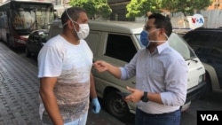 El camarógrafo Jhonatan Bello (Izq.) y el reportero Luis Gabriel Patiño (Der.), del equipo periodístico de VPITV, liberado en Caracas.