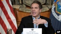 El gobernador de Nueva York, Andrew Cuomo, rechazó el sábado lo que llamó demandas prematuras de reabrir el estado. Georgia yTexas están liderando el camino para permitir que las empresas cerradas por la pandemia comiencen a reabrirse parcialmente. [Foto de Archivo]