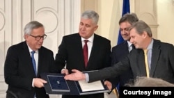 Dragan Čović i Denis Zvizdić odgovore na EU Upitnik predaje Jean Claude Junckeru, 28. februar 2018.