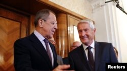 Menteri Luar Negeri Rusia Sergei Lavrov (kiri) bersama Sekjen OSCE Thorbjorn Jagland di Moskow (4/9).