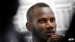 Le Malien Lassana Bathily, un employé musulman d'un hypermarché cacher, a aidé des clients juifs à se dissimuler dans la chambre froide de l'hypermarché pendant la prise d'otage du cours de Vincennes à Paris, perpetré par Amedy Coulibaly, qui a été tué dans l'assaut des forces de police.