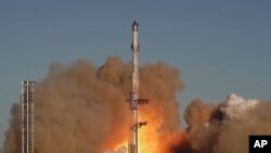 El megacohete Starship de SpaceX despega para un vuelo de prueba desde Starbase en Boca Chica, Texas, el jueves 16 de enero de 2025.