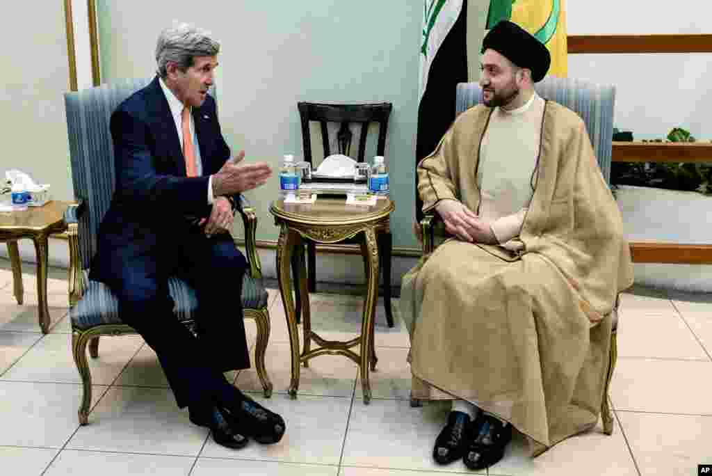 AQSh Davlat kotibi Jon Kerri (chapda) Iroq Oliy islomiy kengashi rahbari Sayyid Amar Al-Hakim bilan uchrashmoqda, Bag'dod, Iroq, 23-iyun, 2014-yil.
