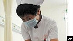 毒奶粉受害儿童在接受治疗(资料照片)