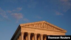 La Corte Suprema de Estados Unidos examina un esfuerzo republicano por derogar la Ley de Cuidado de Salud Asequible, conocida como Obamacare.