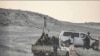Des membres du Front Polisario quittent leur campement près de la frontière mauritanienne à Guerguerat, au Sahara occidental, sur la route menant à la Mauritanie, le 13 novembre 2020.