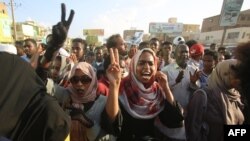 En décembre 2018, les premières manifestations avaient éclaté à Atbara, ainsi qu'à Port-Soudan, principal port du pays situé à 1.000 km à l'est de la capitale, et à Nhoud (ouest).