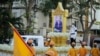 ពិធី​ដង្ហែ​​ព្រះ​សព​របស់​សម្តេច​ក្រុម​ព្រះ​នរោត្តម​ រណឫទ្ធិ​ ចេញ​ពី​ព្រះដំណាក់​ ទៅ​កាន់​វាល​ព្រះមេរុ ​មុខ​វត្តបុទមវតី​ រាជធានី​ភ្នំពេញ​ ថ្ងៃទី៨​ ខែធ្នូ​ ឆ្នាំ​២០២១។ (ហ៊ាន សុជាតា/វីអូអេ)