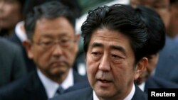 日本首相安倍晉三回答記者提問（資料照片）