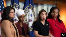 Članice Predstavničkog doma Aleksandrija Okasio-Kortez, Rašida Tlaib, Ilhan Omar i Ajana Presli u američkoj javnosti su dobile nadimak "odred".