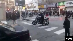یک ماه پیش نیروی انتظامی به دراویش معترض حمله کرد