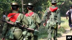 ရခိုင်ပြည်နယ် စစ်တွေမြို့မှာ တွေ့ရတဲ့ မြန်မာတပ်မတော်သားများ -(မှတ်တမ်းဓါတ်ပုံ-နိုဝင်ဘာ ၁၁ ရက်နေ့ ၂၀၁၂)