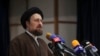 Hassan Khomeini, cucu dari pendiri Republik Islam Iran, Ayatollah Khomeini, berbicara dalam konferensi pers di Teheran, Iran, pada 18 Desember 2015. (Foto: AP/Vahid Salemi)