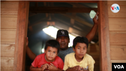 Las familias en Cayo Rama viven con estrictas medidas de confinamiento por el COVID19. [Foto de Houston Castillo, VOA].