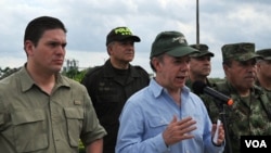 El presidente colombiano, Juan Manuel Santos, recibió con agrado el anuncio de las Farc pero advirtió que se requieren más hechos de voluntad para considerar un diálogo.