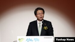 류길재 한국 통일부 장관이 지난 19일 서울 통일연구원 주최로 열린 '신뢰와 평화, 희망의 DMZ 세계평화공원' 국내학술회의에서 연설하고 있다.