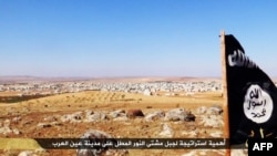 코바니 인근 미슈테누르 고원의 ISIL 깃발 (자료사진)