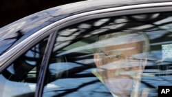 El ex asesor de Seguridad Nacional John Bolton fotografiado al salir de su casa el pasado mes de enero, cuando los demócratas reclamaban escuchar su testimonio en el juicio político al presidente Donald Trump.